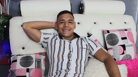 Chat With AdrewJhon Now