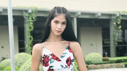 Chat With AliahLopez Now