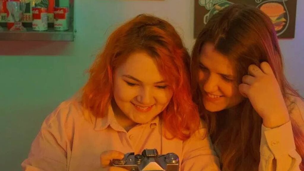 Chat With AliceAndBella Now