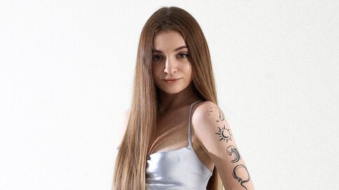 Chat With AliceKonyn Now