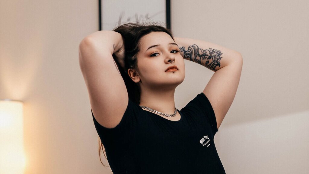 Chat With AliceWallter Now