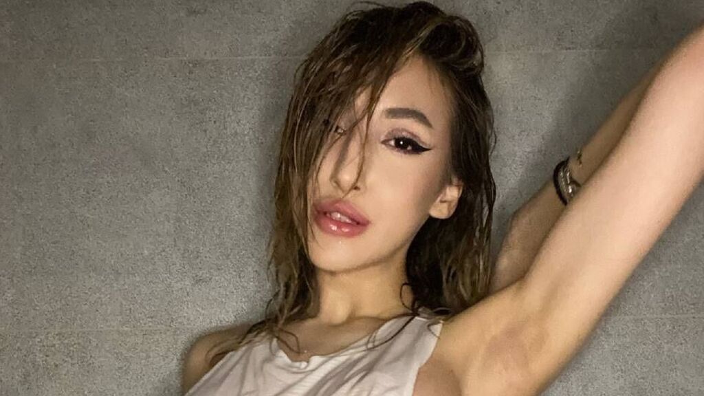Chat With AlmaHazel Now
