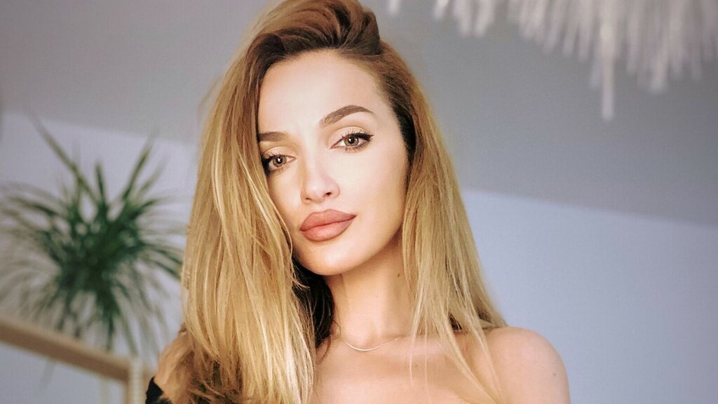 Chat With AlyahJoy Now