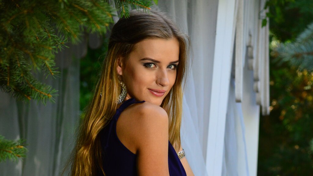 Chat With AngelicaRaides Now