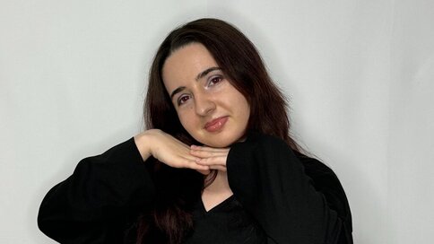 Chat With AnnisAtkins Now