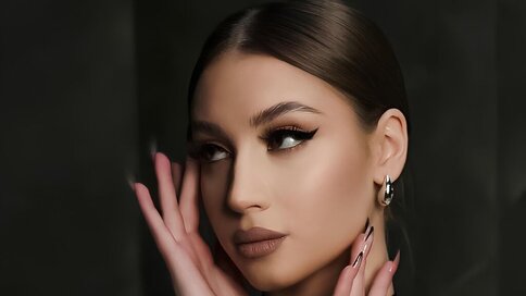 Chat With ArinaMays Now