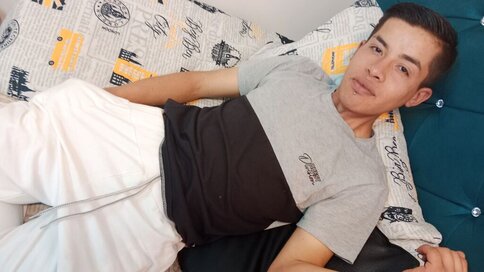 Chat With AronGuss Now
