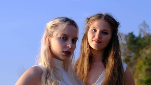 Chat With AshleyAndBella Now
