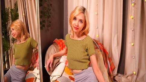 Chat With AuroraBowie Now