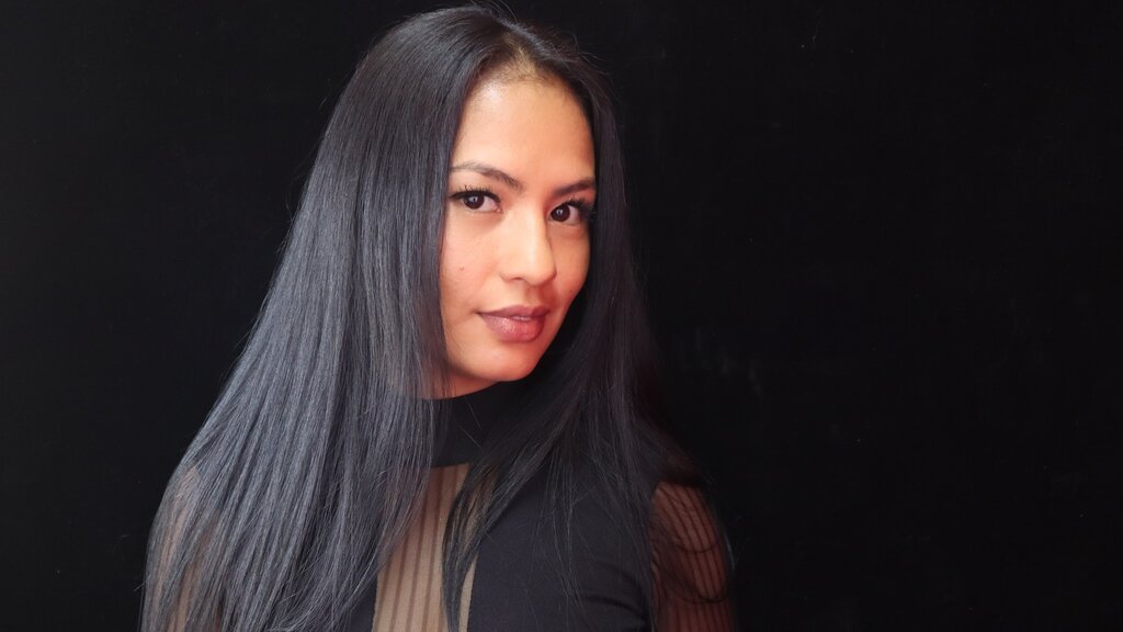 Chat With AVRILAKIRA Now