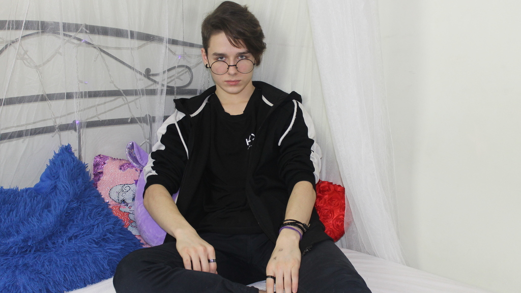 Chat With BernardLars Now