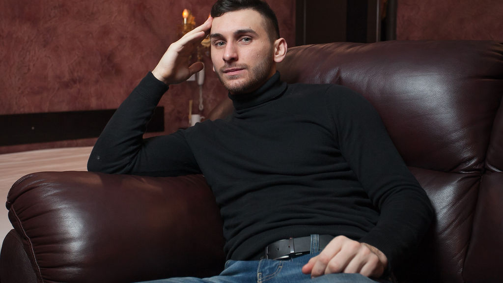 Chat With BryanMaxx Now