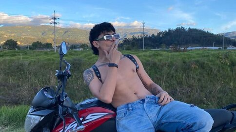 Chat With CamilloGuzmn Now