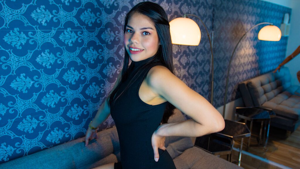 Chat With CarolyneStuart Now