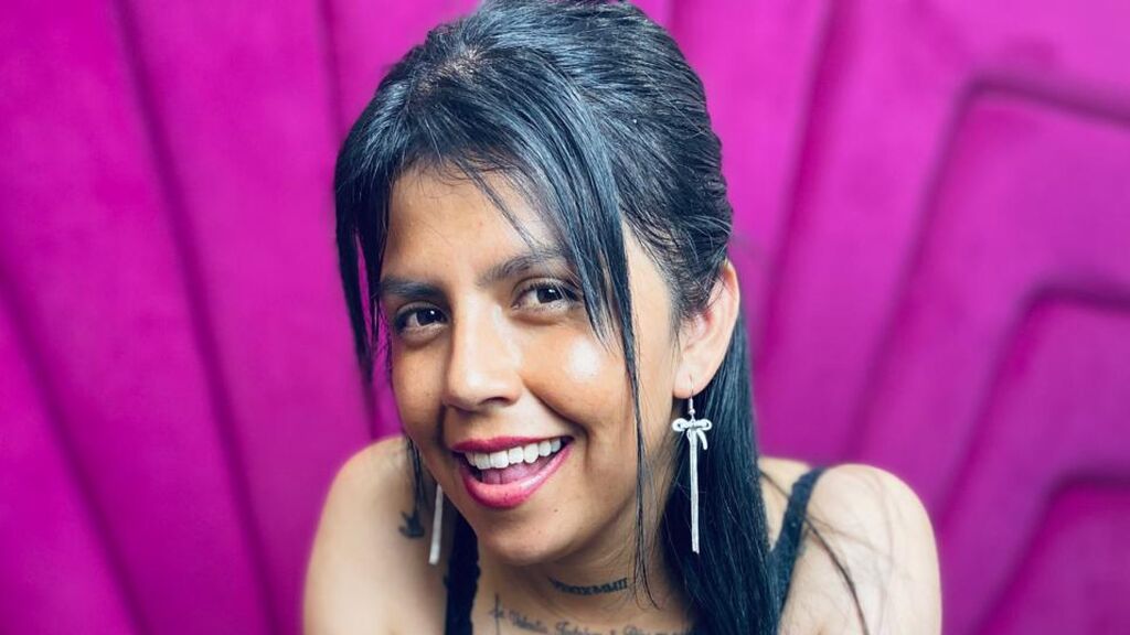 Chat With CataleyaLars Now