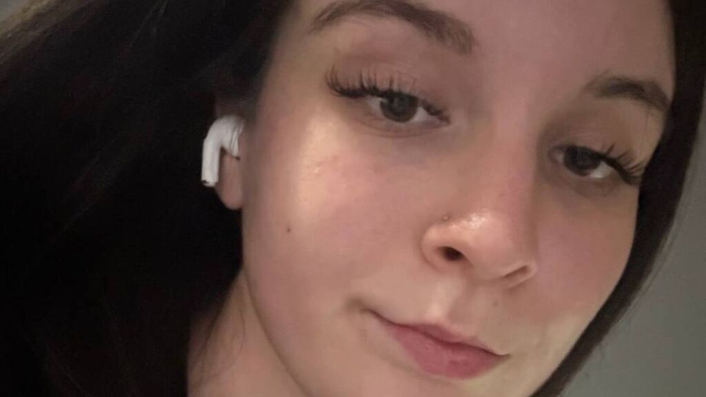 Chat With ChloeRoyal Now