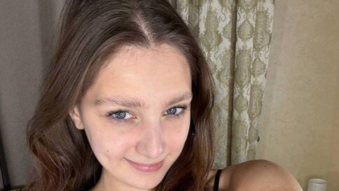 Chat With ChristieHaluska Now