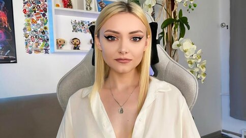 Chat With CindyFors Now
