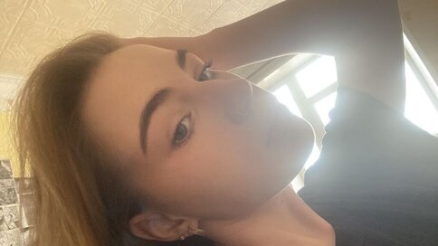 Chat With CrystalMarsalis Now