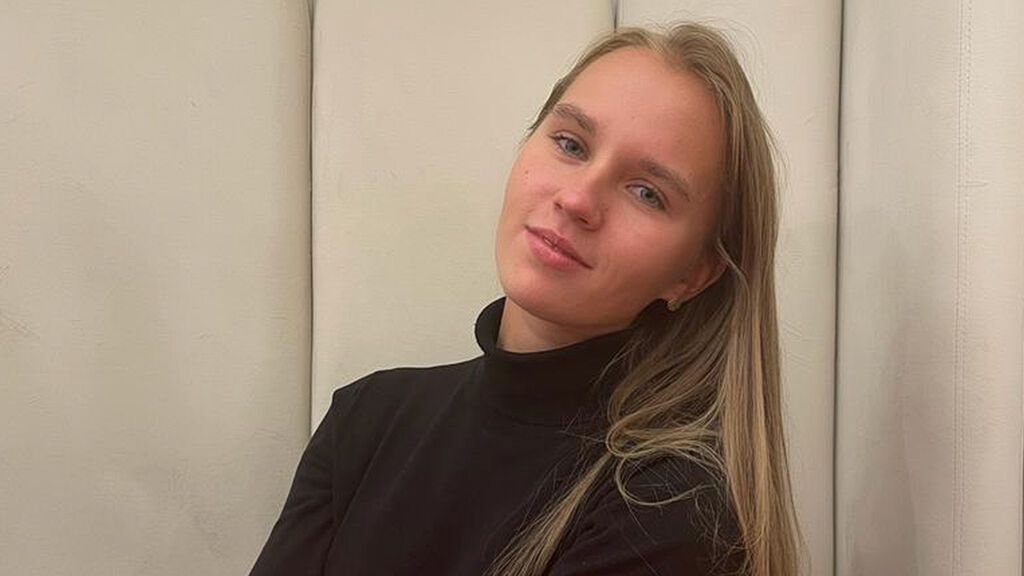 Chat With DaisyOliver Now