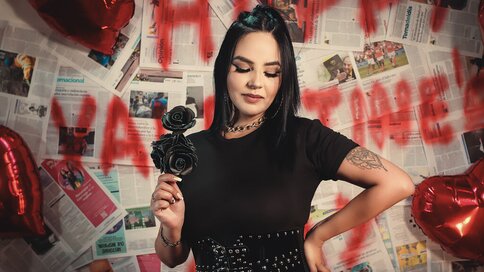 Chat With DannaWeil Now