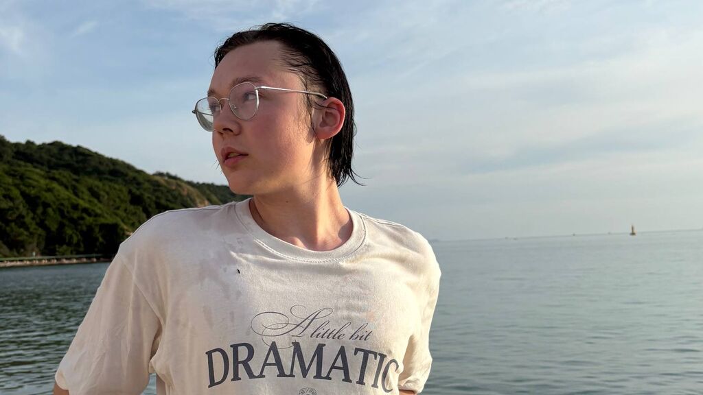 Chat With DerekCarter Now