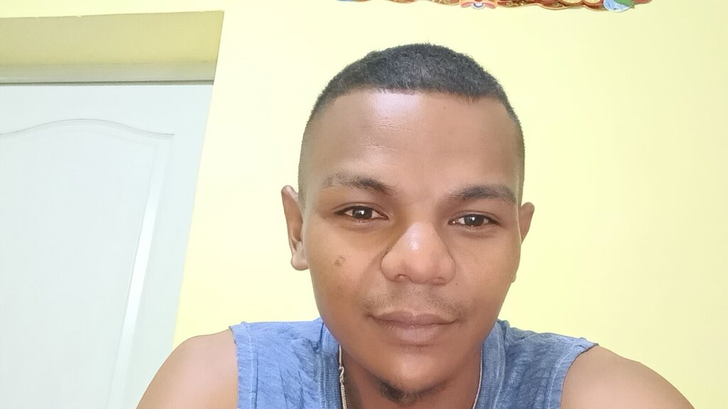 Chat With DinaMickael Now
