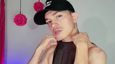 Chat With DustinMoka Now