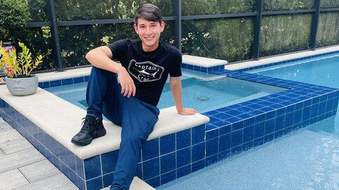 Chat With EduardYanez Now