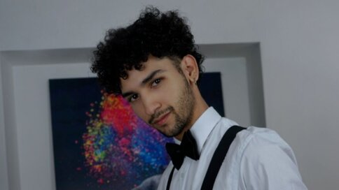 Chat With EliottWayne Now