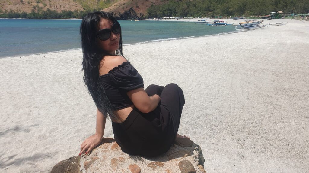 Chat With ElizabethCrowe Now