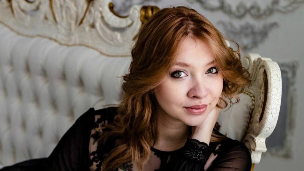 Chat With ElizabethShy Now