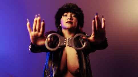 Chat With EvaChastens Now