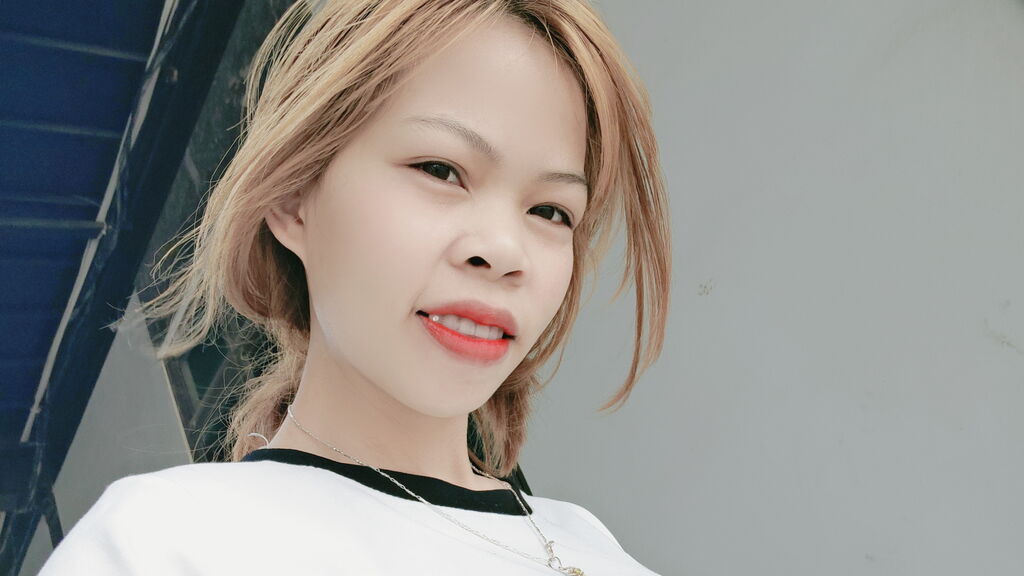 Chat With HungThi Now