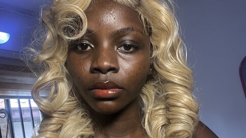 Chat With IlaeiceKebby Now