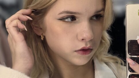 Chat With JesseniaMinarik Now