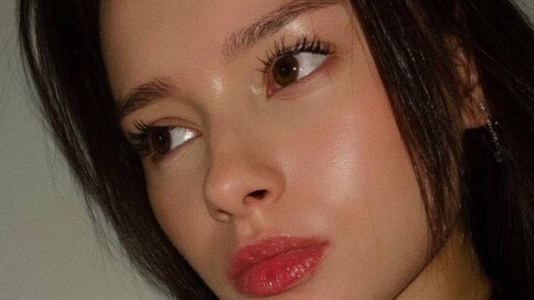 Chat With JunePlumer Now