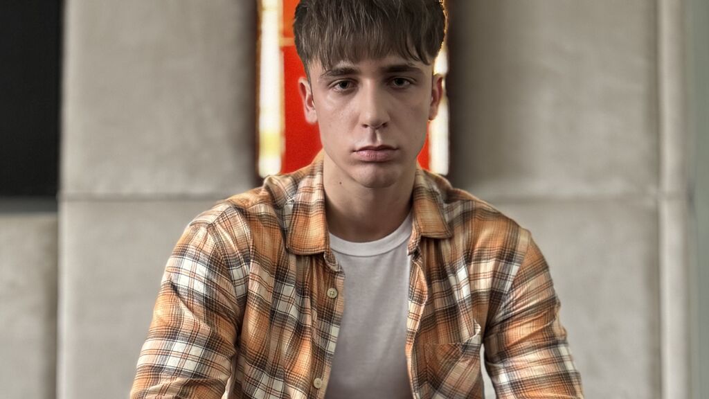 Chat With KellenWest Now