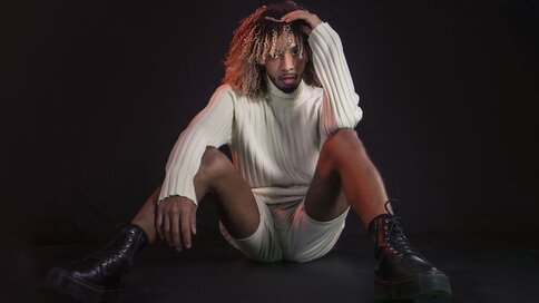 Chat With KewiAnderson Now