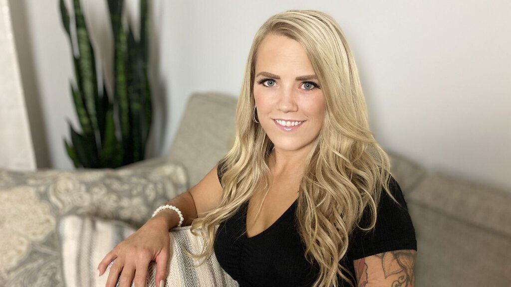 Chat With LaceyLola Now