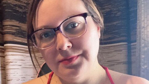 Chat With LainaSkye Now
