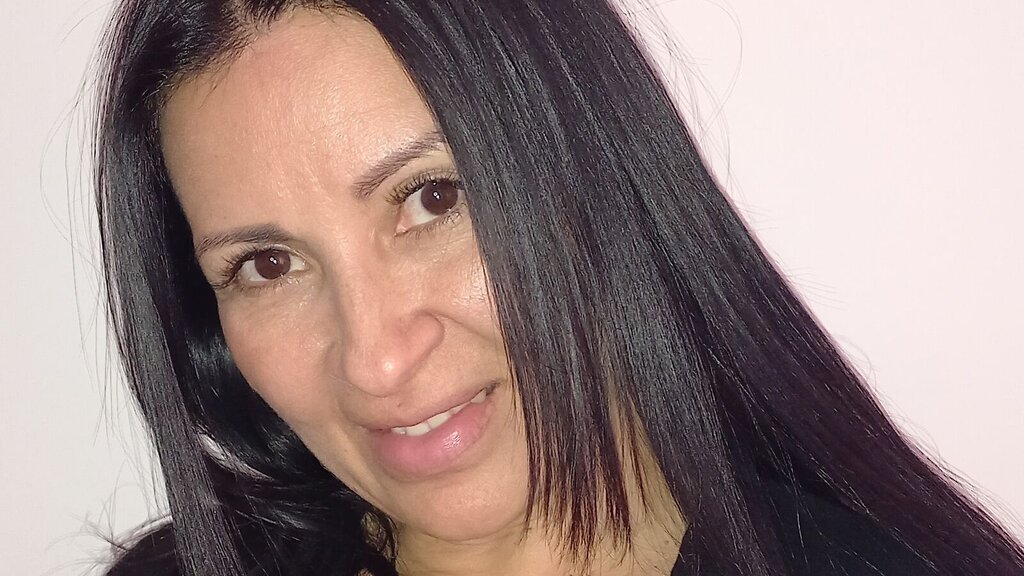 Chat With LelilaWilson Now