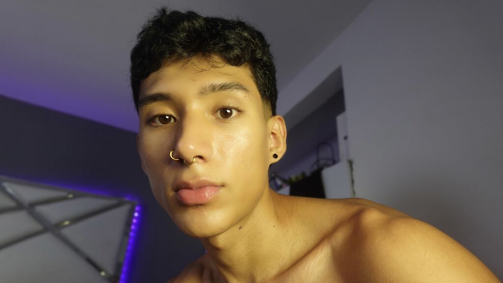 Chat With LevinMoreno Now