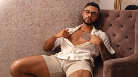 Chat With LiamHills Now