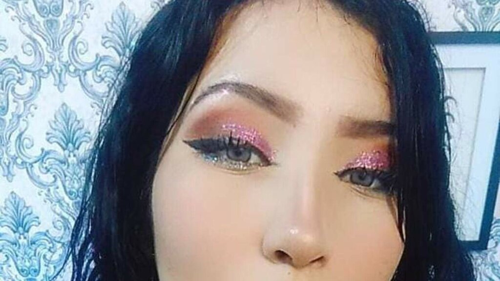 Chat With LizethFarias Now