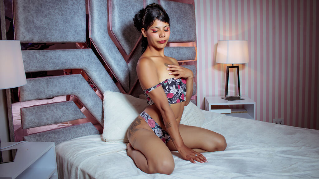 Chat With LolaBluk Now