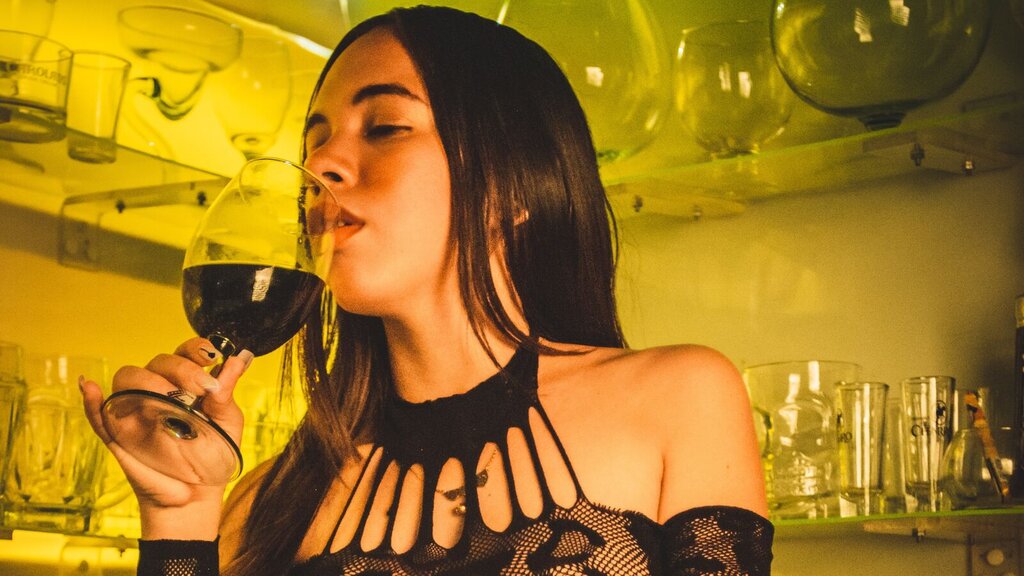 Chat With LucianaMarvin Now