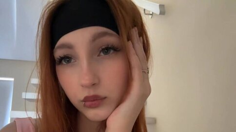 Chat With LyndiaStief Now