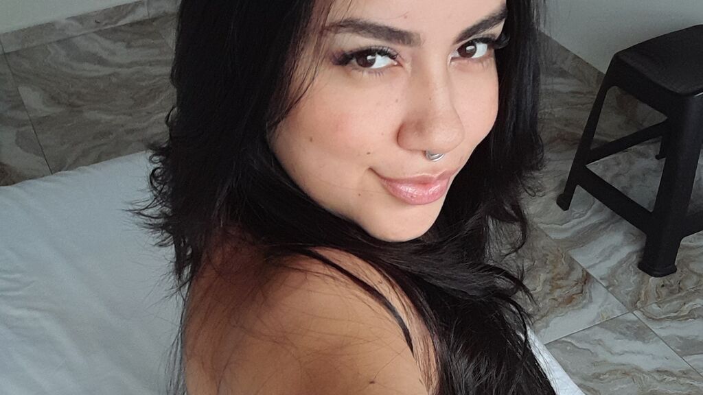 Chat With MadisonGarciaa Now