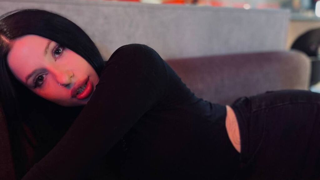 Chat With MandyHale Now